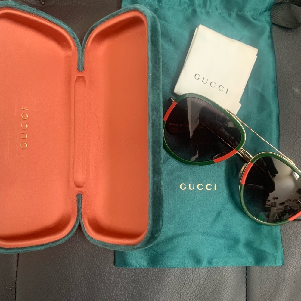 Gucci aviator sunglasses great condition.